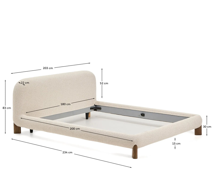 Bett Odina mit abnehmbarem Bezug aus ecrufarbenem Boucléstoff sowie Beinen aus massivem Eschenholz mit Nussbaum-Finish für Matratzen 180 x 200 cm von Kave Home – Produktbild 5