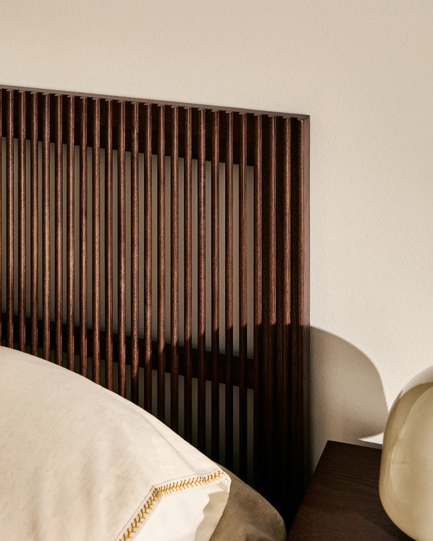 Bettkopfteil Beyla aus massivem Eschenholz mit nussbaumfarbenem Finish für Betten bis zu 90 cm FSC 100 % von Kave Home – Bild 3