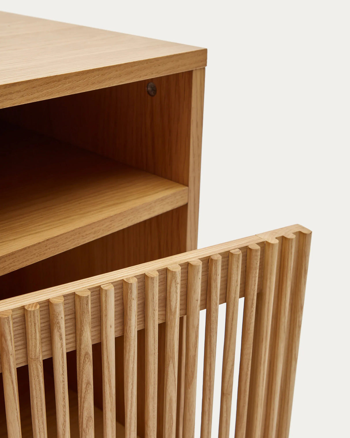 Beyla Nachttisch aus massiver Eiche und Eichenfurnier 53 x 62 cm FSC 100% von Kave Home – Produktbild 2