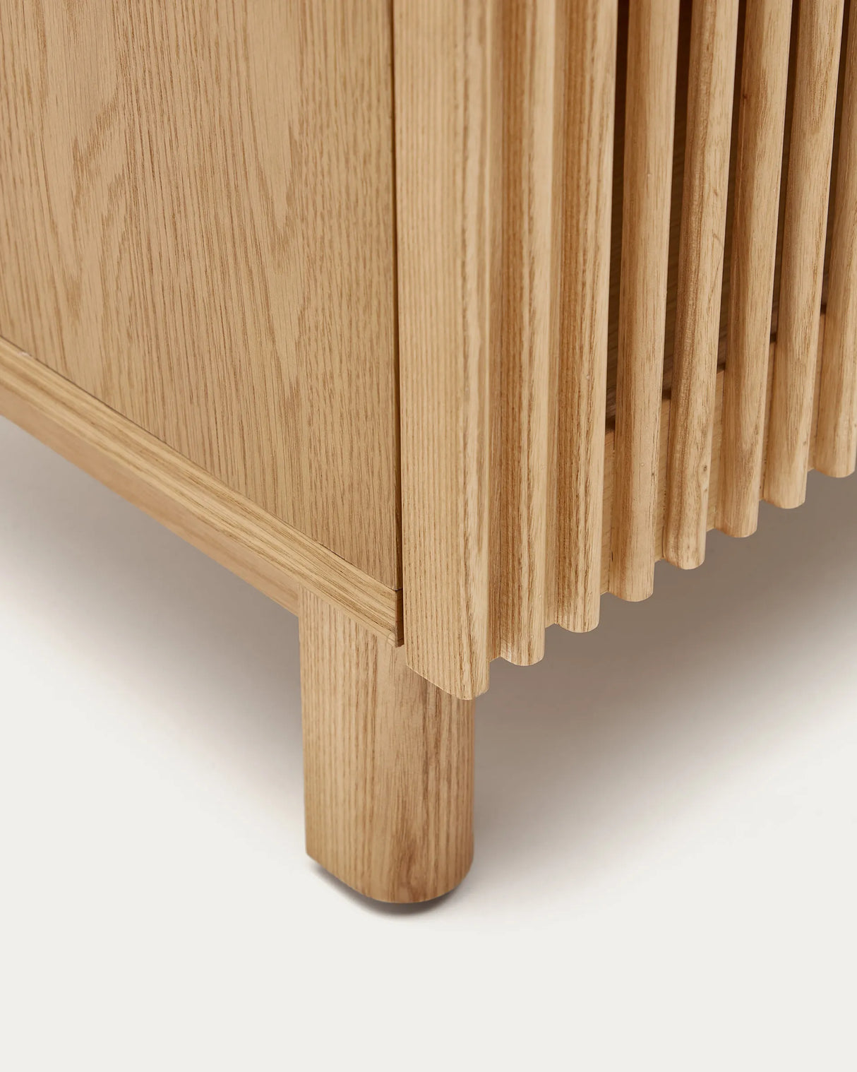 Beyla Nachttisch aus massiver Eiche und Eichenfurnier 53 x 62 cm FSC 100% von Kave Home – Produktbild 3