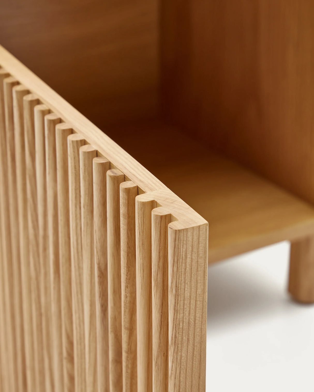 Beyla Nachttisch aus massiver Eiche und Eichenfurnier 53 x 62 cm FSC 100% von Kave Home – Produktbild 4