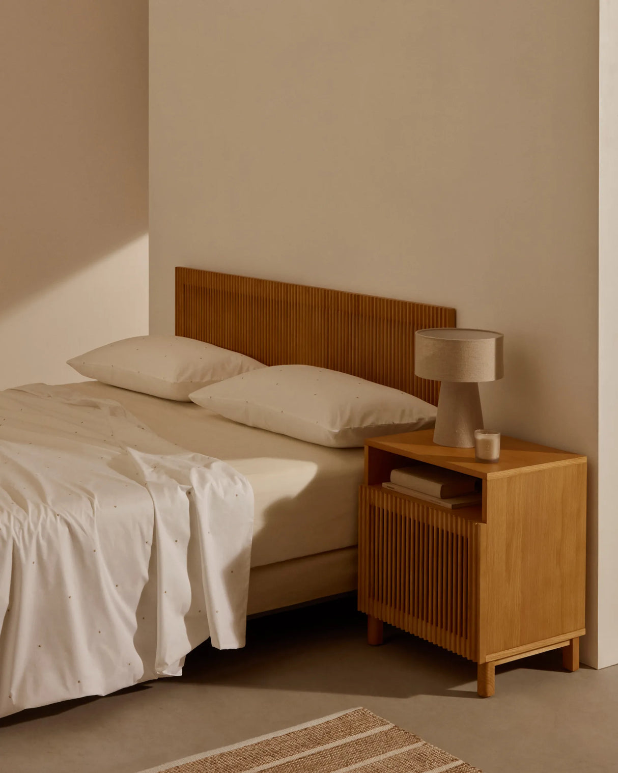 Beyla Nachttisch aus massiver Eiche und Eichenfurnier 53 x 62 cm FSC 100% von Kave Home – Produktbild 6