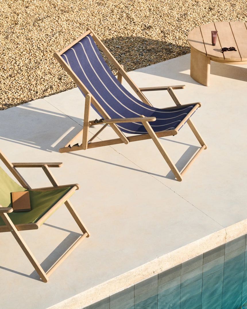 Blau-beige gestreifter klappbarer Outdoor-Liegestuhl Vilara aus massivem Akazienholz, FSC 100% von Kave Home – Produktbild 7