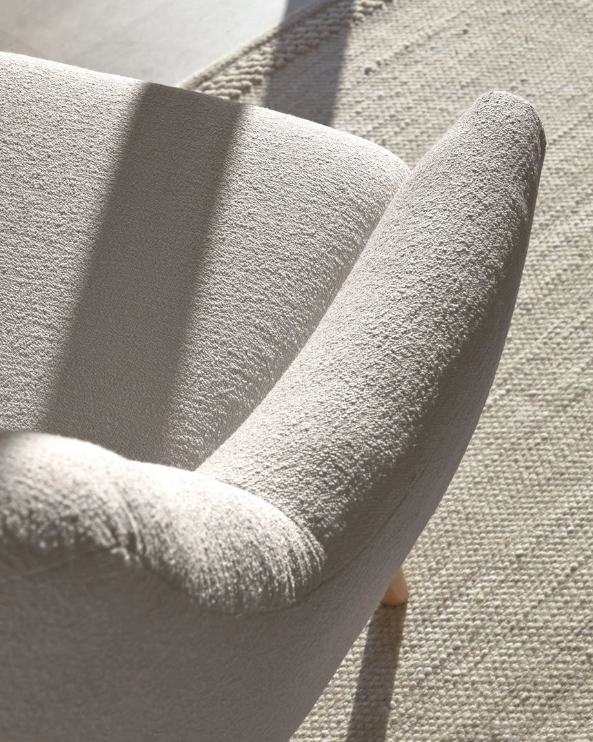 Candela Sessel Mikro-Bouclé in Grau FSC Mix Credit von Kave Home – Produktbild 3