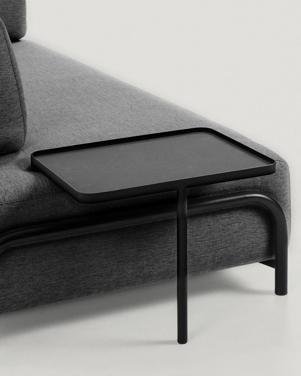 Compo 3-Sitzer Sofa dunkelgrau mit großem Tablett 252 cm von Kave Home – Produktbild 6