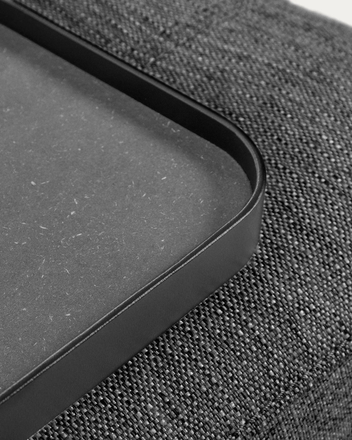 Compo 3-Sitzer Sofa dunkelgrau mit kleinem Tablett 232 cm von Kave Home – Produktbild 7