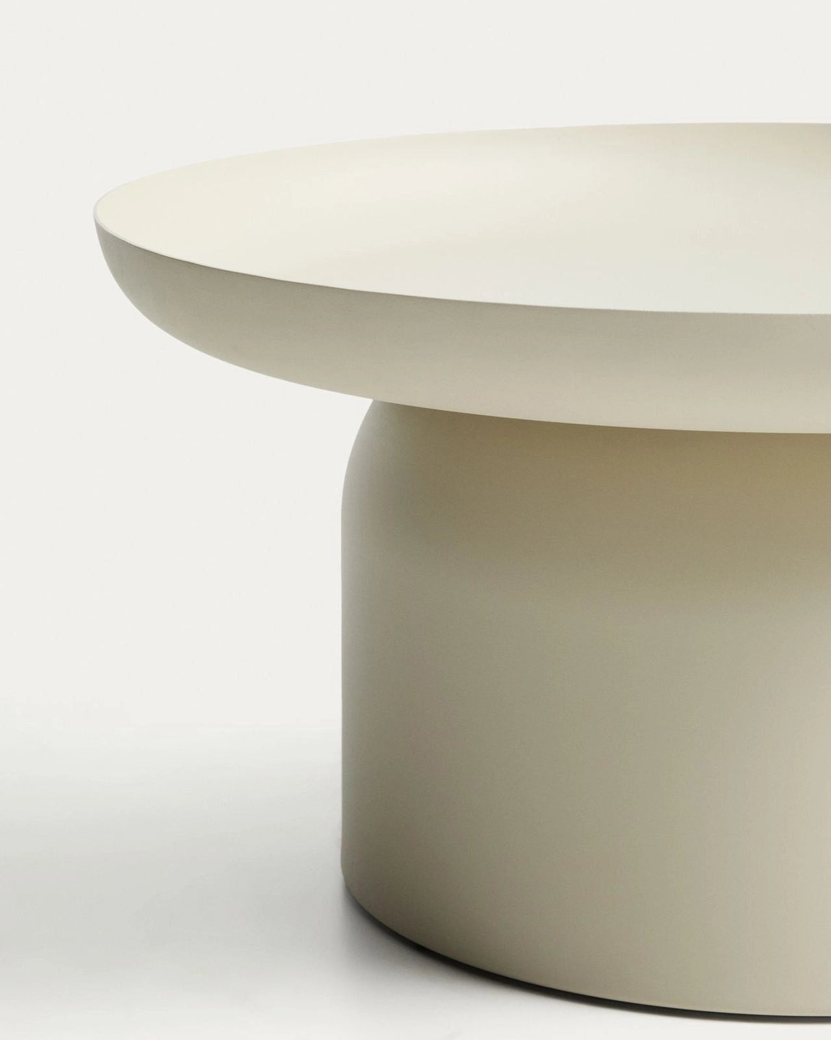 Couchtisch Arcola aus Aluminium in Ecru, Ø 70 cm von Kave Home – Bild 2