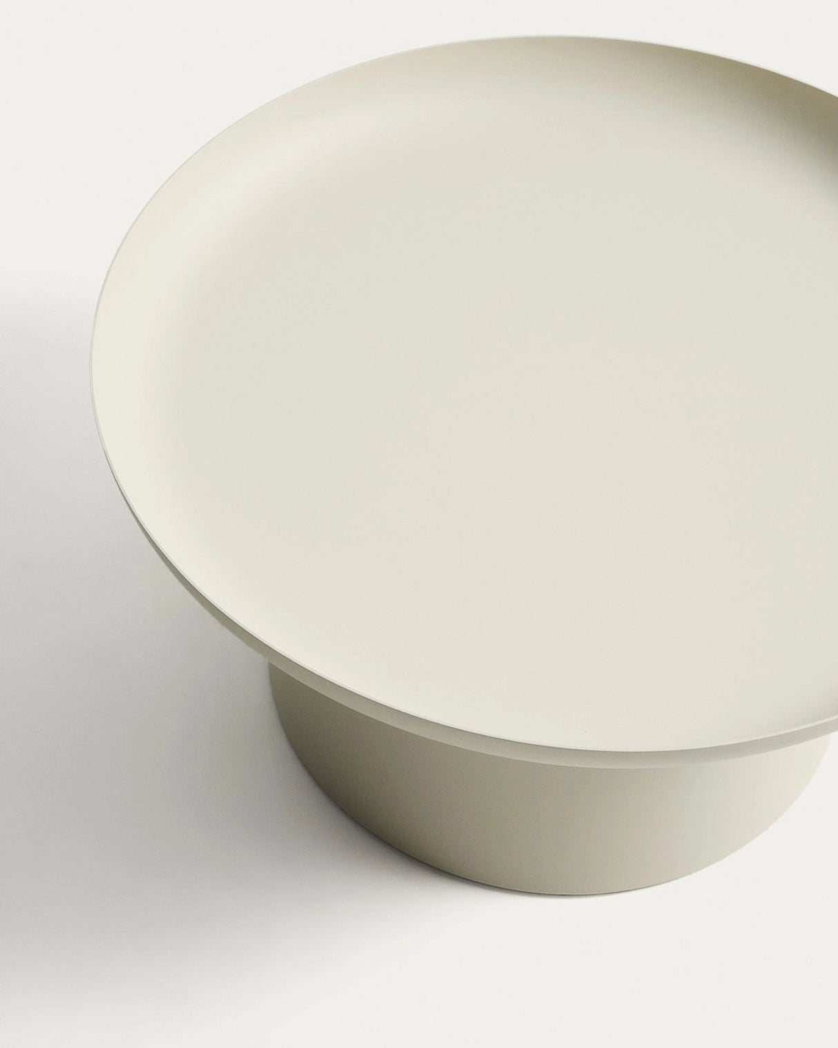 Couchtisch Arcola aus Aluminium in Ecru, Ø 70 cm von Kave Home – Bild 3