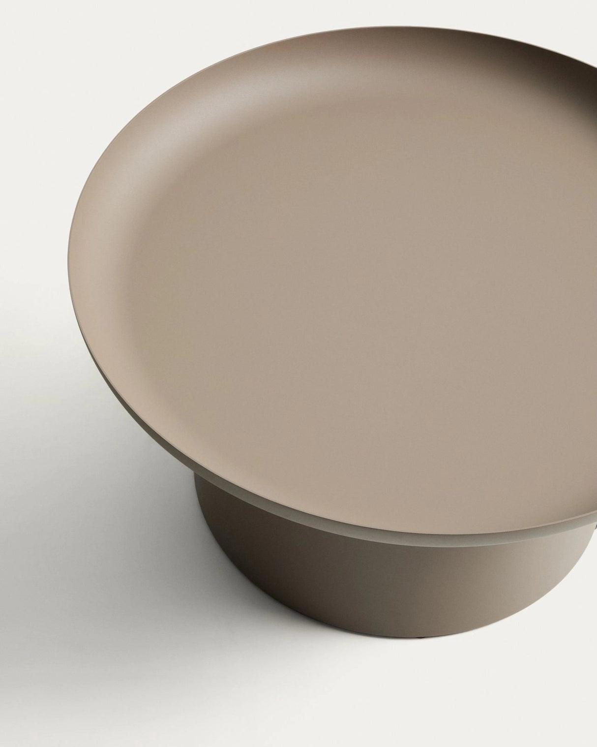 Couchtisch Arcola aus Aluminium in Taupe, Ø 70 cm von Kave Home – Bild 3