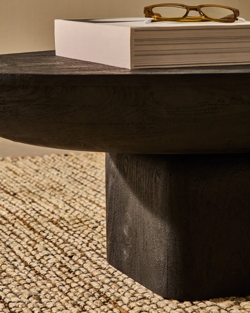 Couchtisch Ovak aus massivem Akazienholz mit schwarzem Finish, FSC 100%, 140 x 70 cm von Kave Home – Produktbild 3
