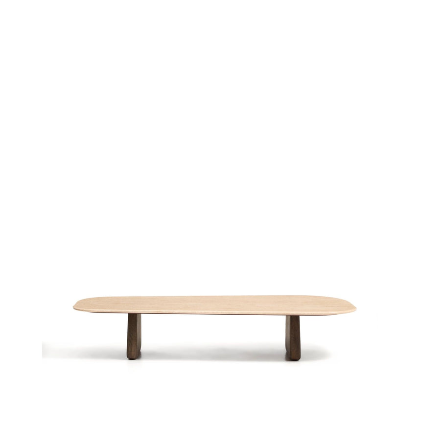 Couchtisch Pirita aus beigem Travertin mit Beinen aus massivem Eichenholz, 147 x 65 cm, FSC 100 % von Kave Home – Bild 1