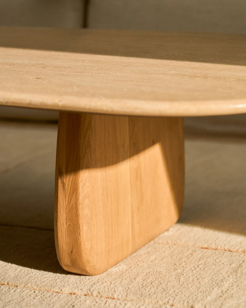Couchtisch Pirita aus beigem Travertin mit Beinen aus massivem Eichenholz mit naturfarbenem Finish, 147 x 65 cm, FSC 100 % von Kave Home – Bild 7