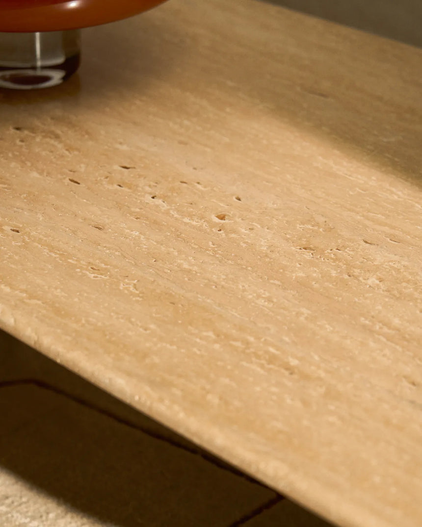 Couchtisch Pirita aus beigem Travertin mit Beinen aus massivem Eichenholz mit naturfarbenem Finish, 147 x 65 cm, FSC 100 % von Kave Home – Bild 8