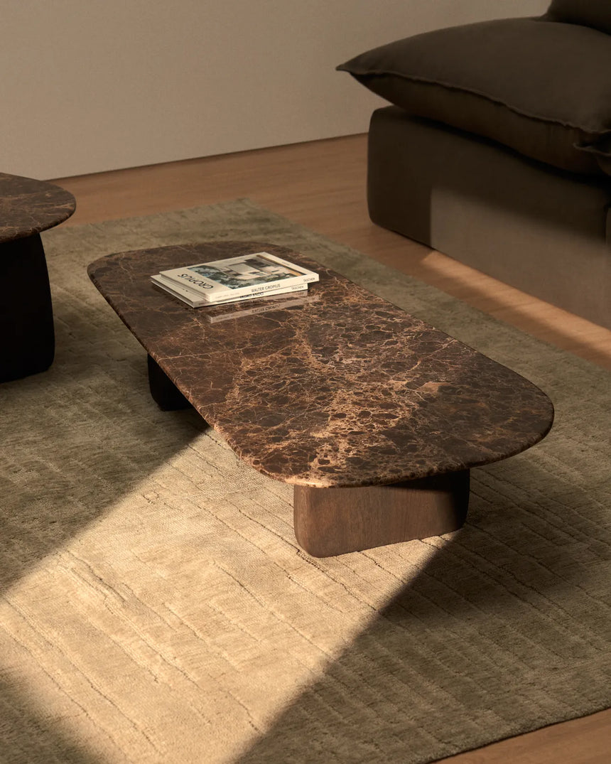 Couchtisch Pirita aus braunem Marmor mit Beinen aus massivem Eichenholz, 147 x 65 cm, FSC 100 % von Kave Home – Bild 2