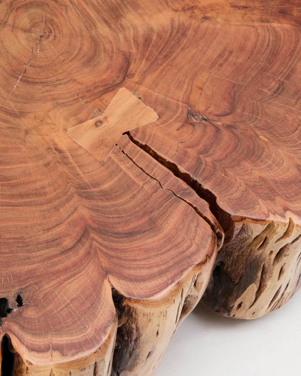 Couchtisch Tavine aus massivem Akazienholz mit gebleichtem Finish und Rollen Ø 65 cm von Kave Home – Produktbild 4