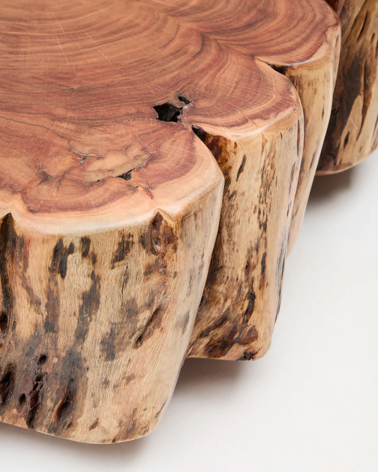 Couchtisch Tavine aus massivem Akazienholz mit gebleichtem Finish und Rollen Ø 65 cm von Kave Home – Produktbild 5