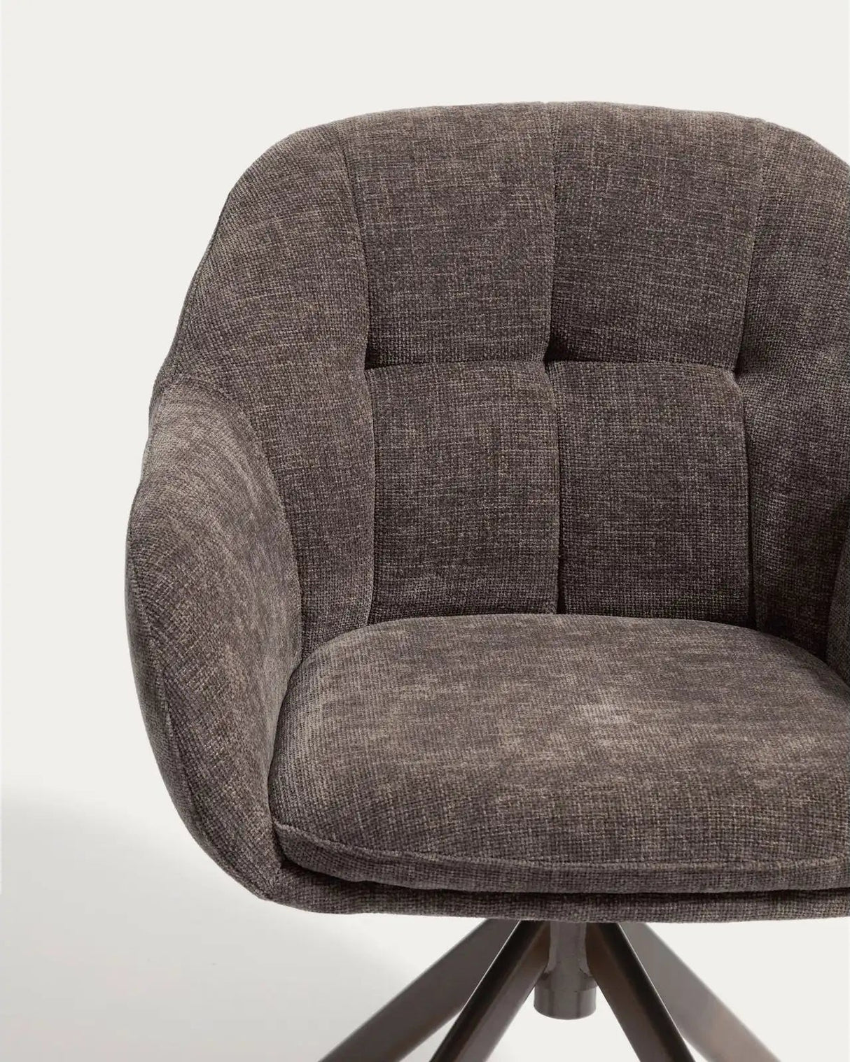 Drehstuhl Dorina aus brauner Chenille und Stahlbeinen mit braunem Finish von Kave Home – Bild 6