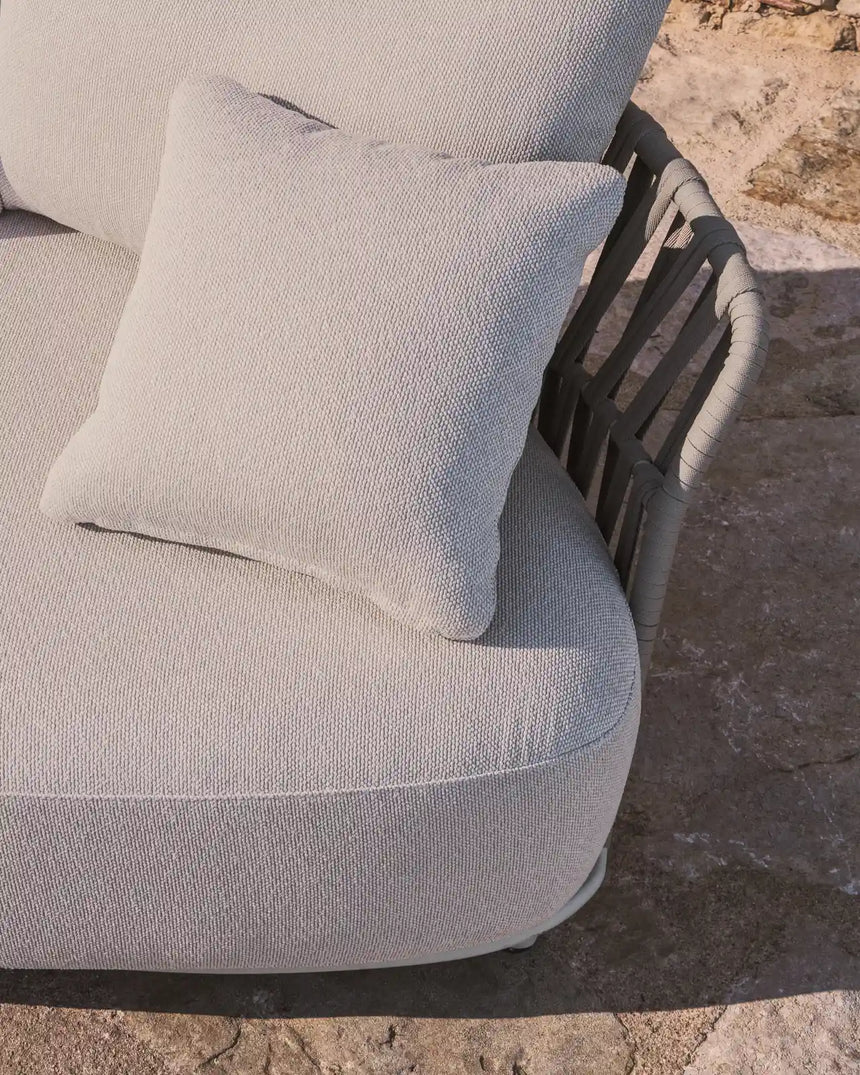 Ecrufarbenes 2-Sitzer-Sofa Osani mit taupefarbenem Seil, 170 cm von Kave Home – Bild 3