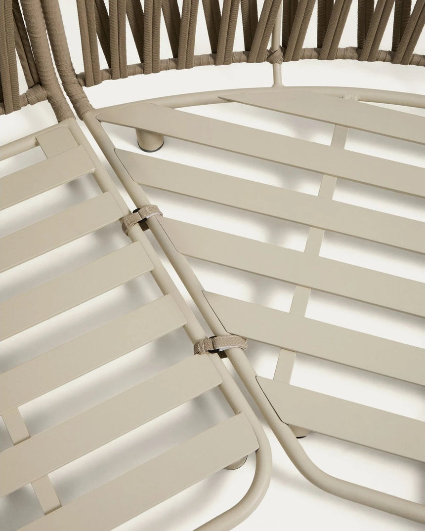 Ecrufarbenes 2-Sitzer-Sofa Osani und geschwungenes Modul aus ecrufarbenem Aluminium und taupefarbenem Seil, 274 cm von Kave Home – Bild 11