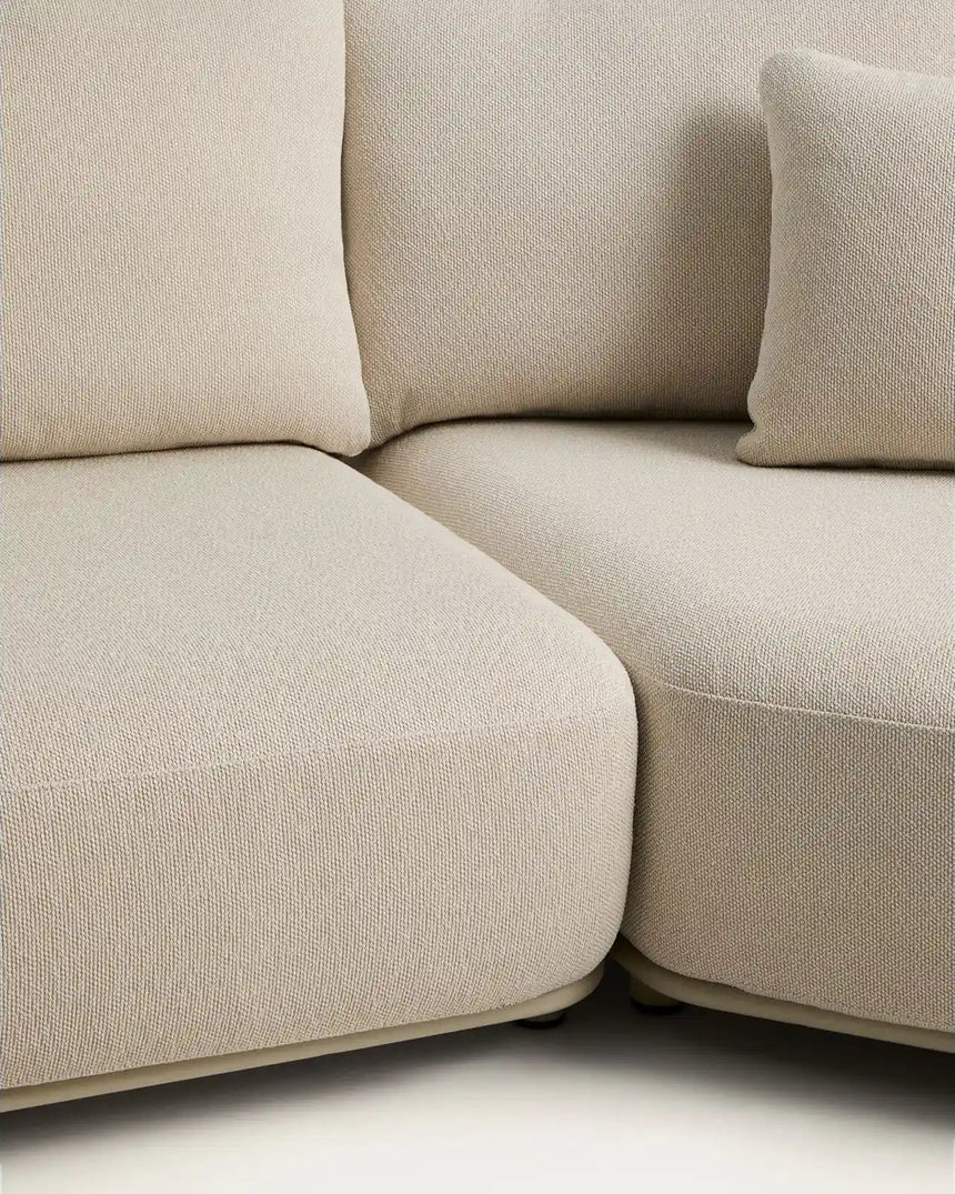 Ecrufarbenes 2-Sitzer-Sofa Osani und geschwungenes Modul aus ecrufarbenem Aluminium und taupefarbenem Seil, 274 cm von Kave Home – Bild 9