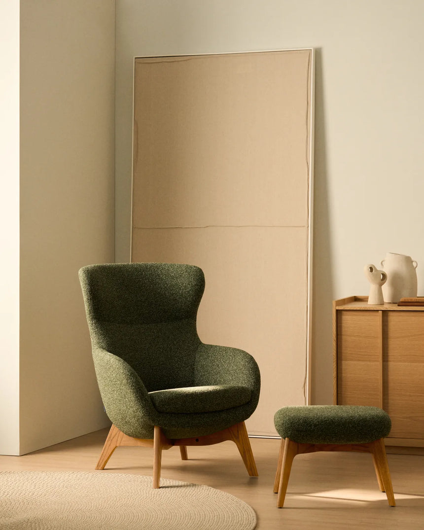 Fußablage Adiran mit dicker Chenille in dunklem Beige und Beinen aus massivem Eichenholz mit natürlichem Finish von Kave Home – Bild 3
