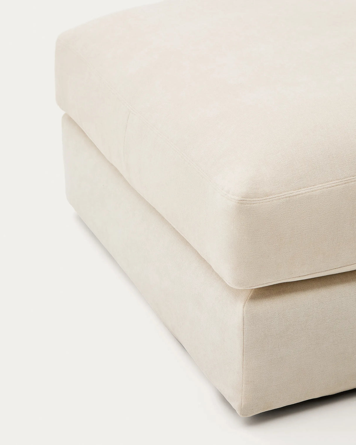 Fußablage Alea mit abnehmbarem Bezug aus Chenille in Ecru, 90 x 90 cm von Kave Home – Produktbild 5