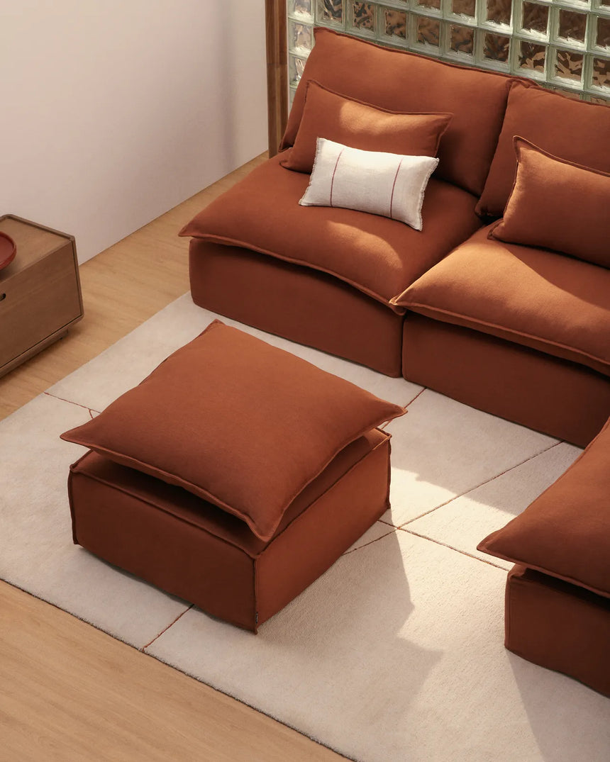 Fußablage Anarela mit abnehmbarem Bezug und Kissen aus 100 % Leinen, 80 x 80 cm, FSC Mix Credit von Kave Home – Bild 1