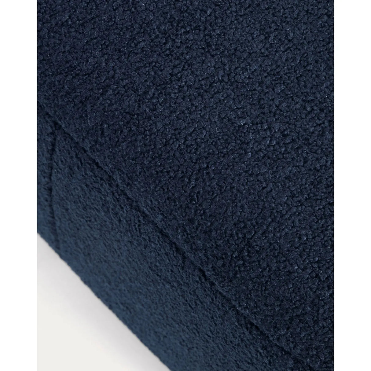 Fußablage Martina in Lammfelloptik in Marineblau 123 x 85 cm FSC Mix Credit von Kave Home – Produktbild 6