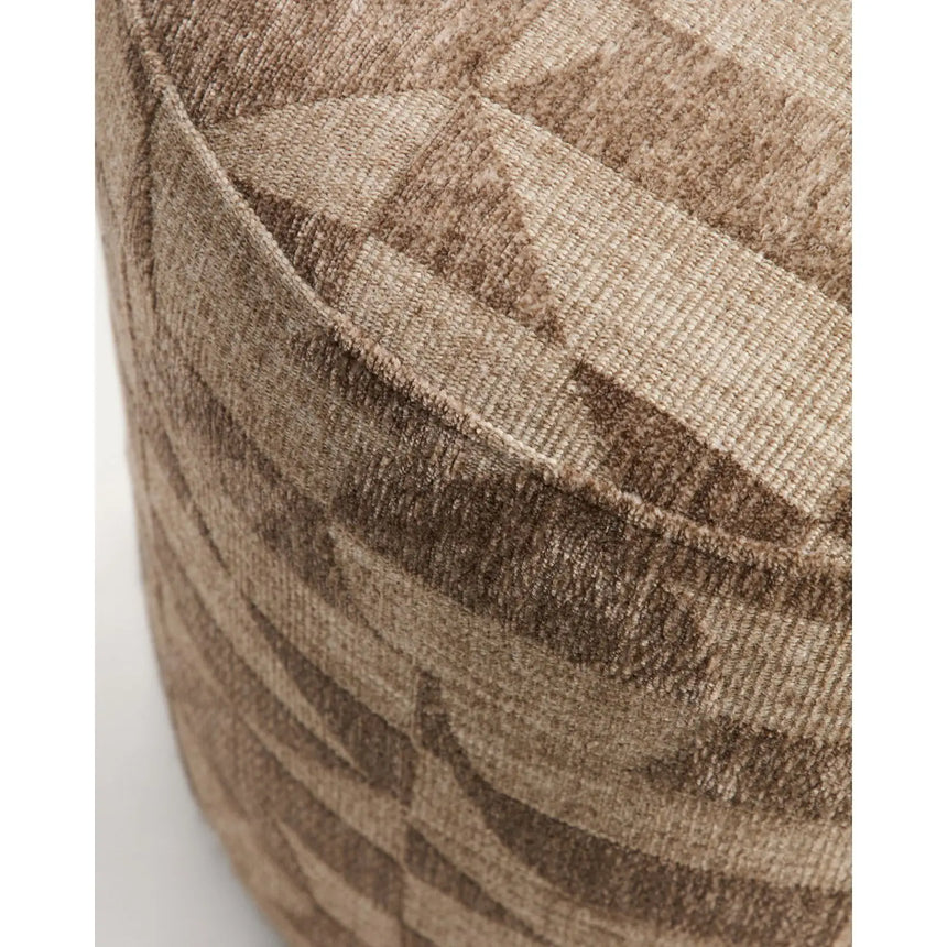 Fußablage Nedilo rund aus geometrischem Jacquard-Gewebe Taupe FSC Mix Credit von Kave Home – Bild 7