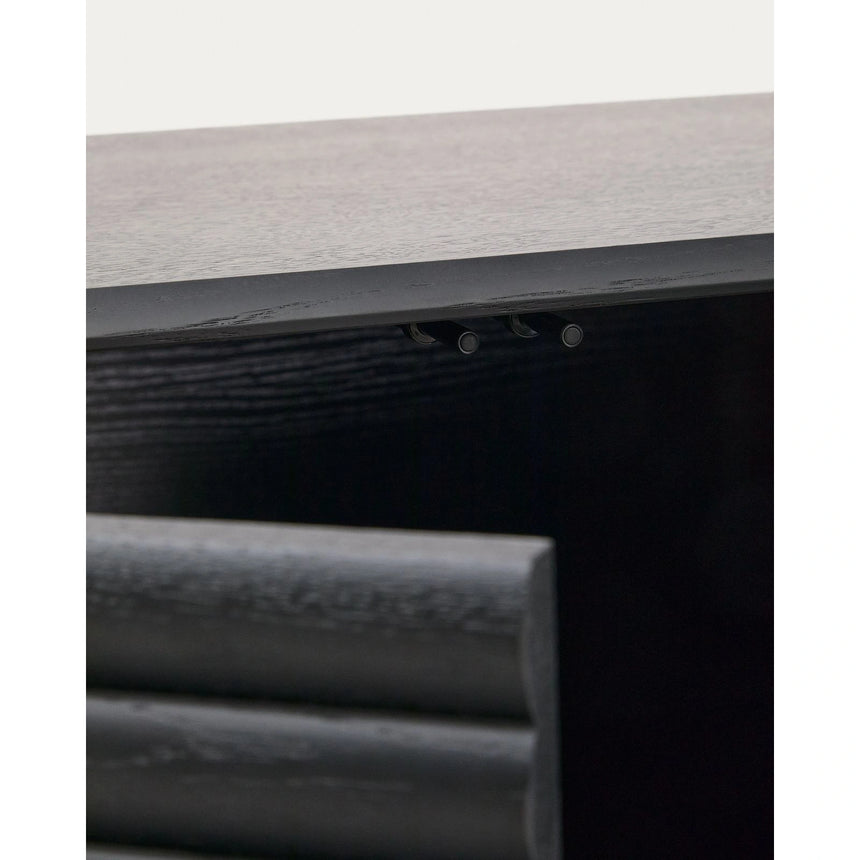 Highboard Lenon 3 Türen 3 Schubladen Eiche massiv und furniert schwarz 200x86cm FSC Mix Kredit von Kave Home – Bild 13