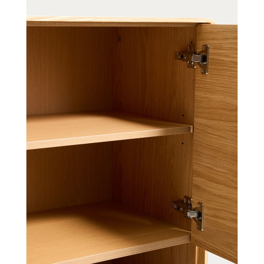Highboard Norlen mit 4 Türen in Eichenfurnier mit naturfarbenem Finish FSC Mix Credit 100 x 163 cm von Kave Home – Bild 11