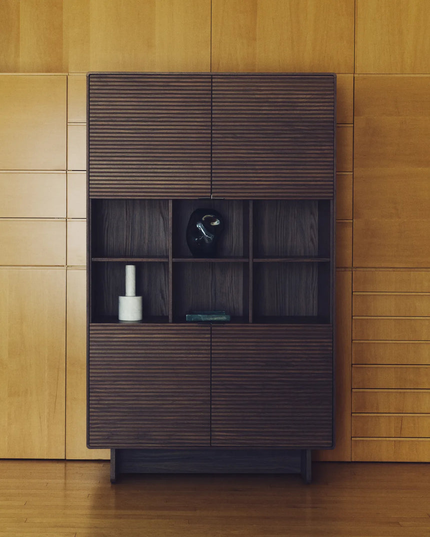 Highboard Norlen mit 4 Türen in Nussbaumfurnier FSC Mix Credit 100 x 163 cm von Kave Home – Produktbild 3