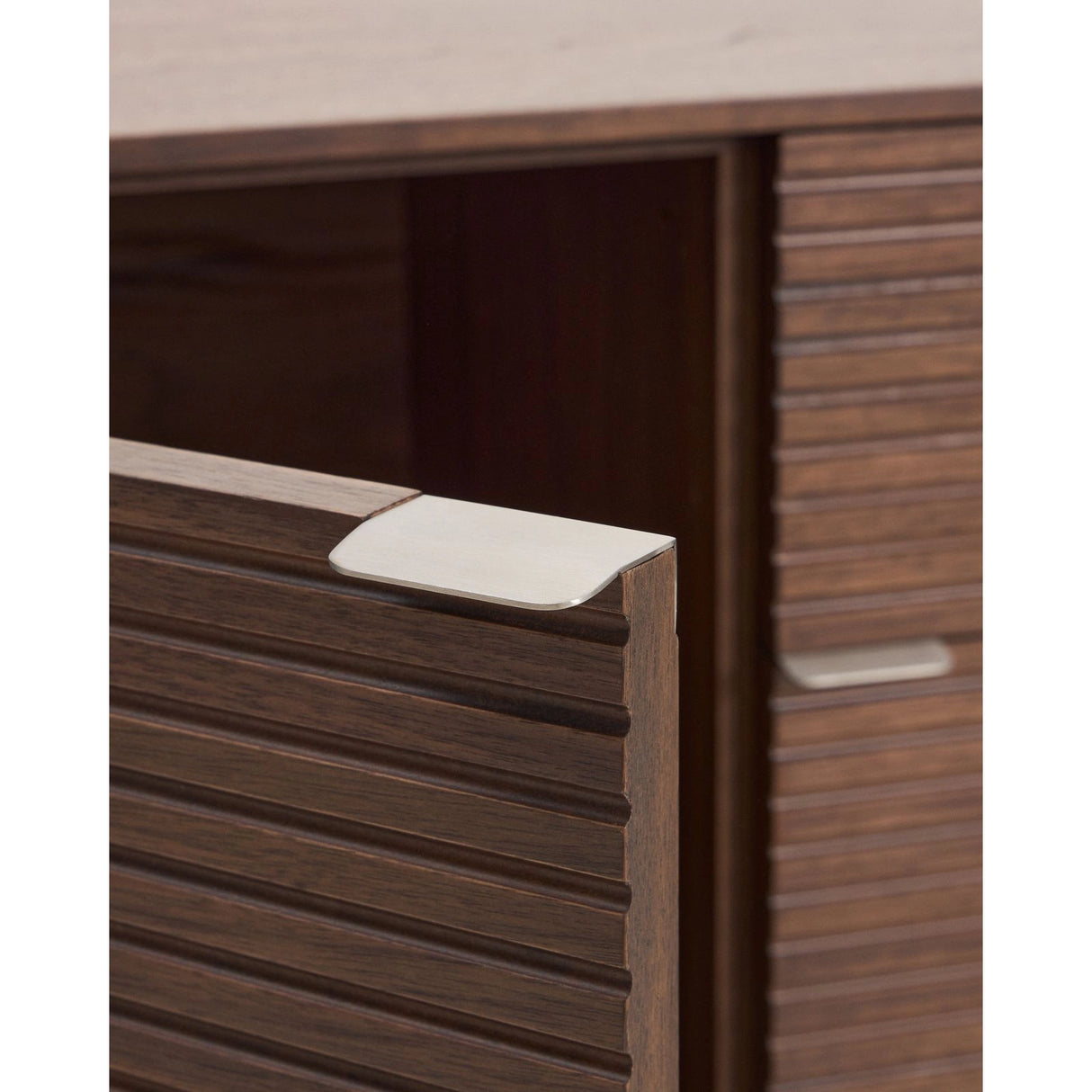 Highboard Norlen mit 4 Türen und 2 Schubläden in Nussbaumfurnier FSC Mix Credit 194,5 x 78 cm von Kave Home – Produktbild 14