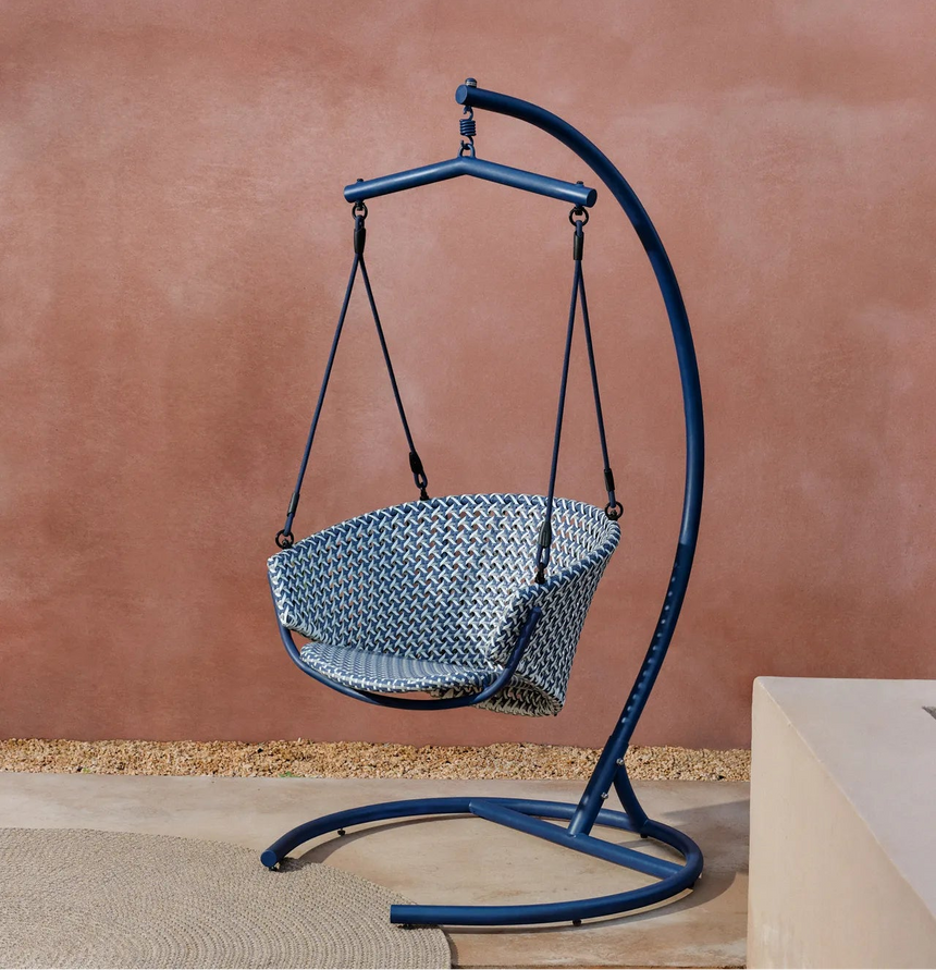 Hängesessel mit Fuß Saliga aus Aluminium und blauem synthetischen Rattan von Kave Home – Bild 2
