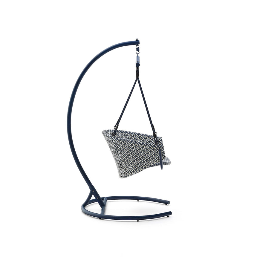 Hängesessel mit Fuß Saliga aus Aluminium und blauem synthetischen Rattan von Kave Home – Bild 8