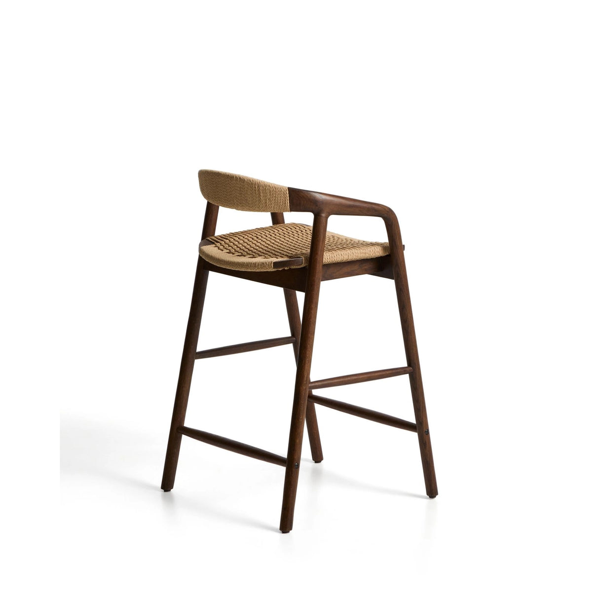 Hocker Derile aus massivem Eichenholz mit Nussbaum-Finish und beigem Papierseil FSC 100% 65 cm von Kave Home – Bild 5