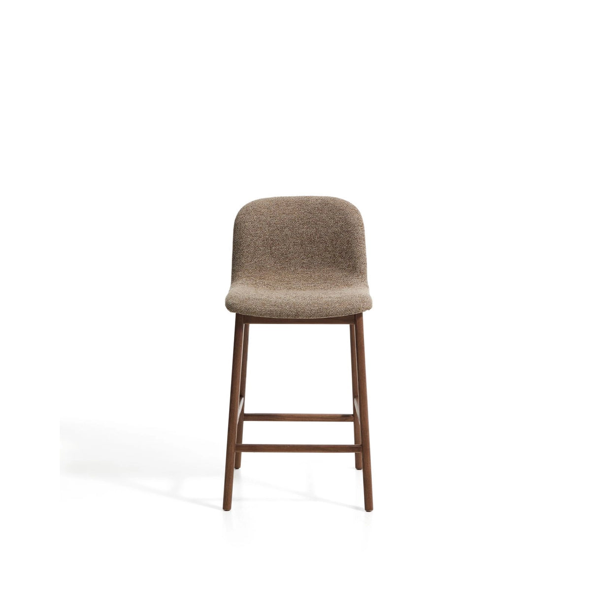 Hocker Elnor aus brauner Chenille und Beinen aus massivem Eichenholz mit Nussbaum-Finish 65 cm von Kave Home – Bild 3