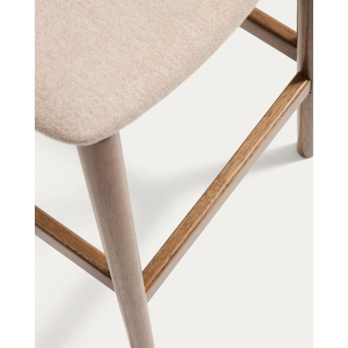 Hocker Evera aus Eichenfurnier mit Nussbaumfinish oder naturfarben und Chenille, 65 cm von Kave Home – Bild 8