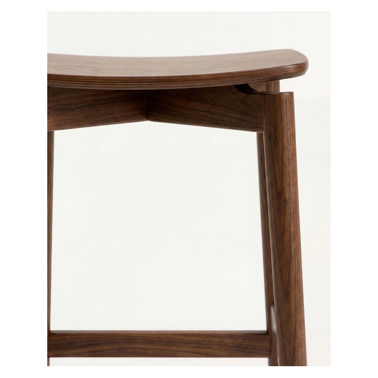 Hocker Evera aus Eichenfurnier mit naturfarbenem oder Nussbaumfinish, 65 cm von Kave Home – Bild 6