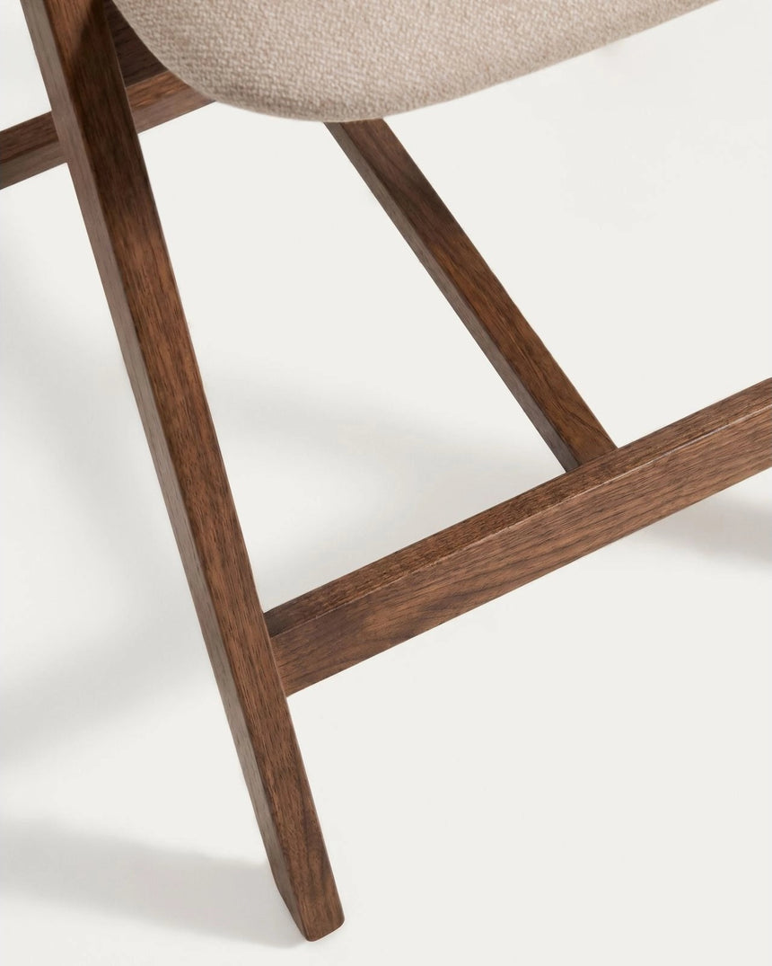 Hocker Godia aus Eichenfurnier mit Nussbaumfinish oder naturfarben und beiger Chenille von Kave Home – Bild 11