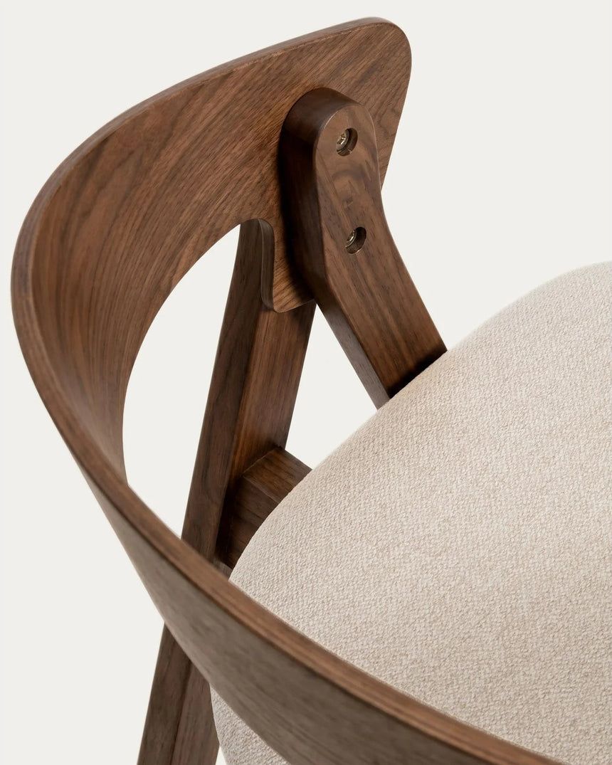Hocker Godia aus Eichenfurnier mit Nussbaumfinish oder naturfarben und beiger Chenille von Kave Home – Bild 8