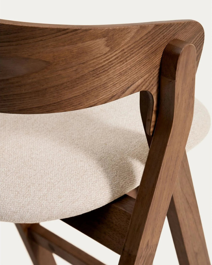 Hocker Godia aus Eichenfurnier mit Nussbaumfinish oder naturfarben und beiger Chenille von Kave Home – Bild 9