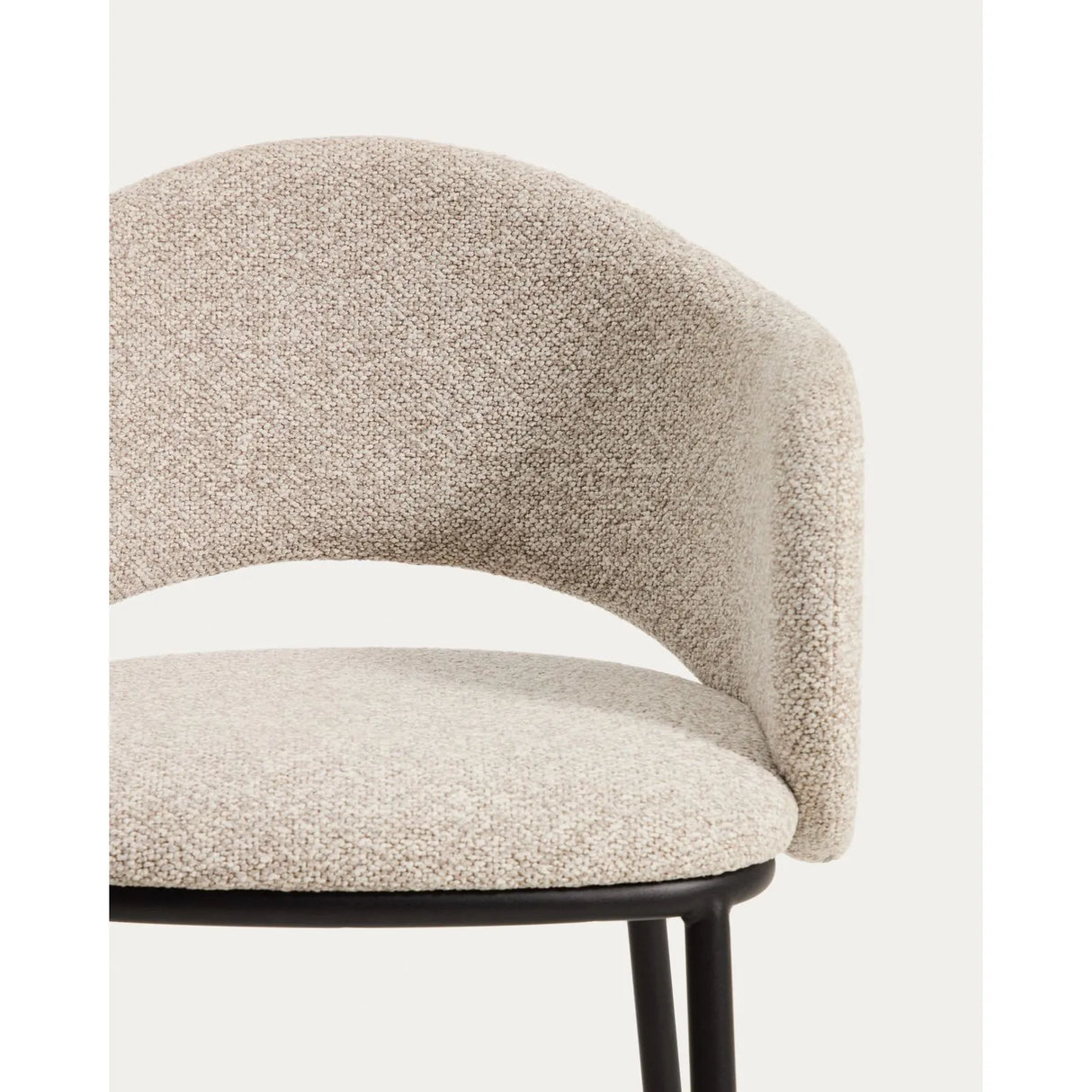 Hocker Maina aus dicker beigefarbener Chenille und Stahlbeinen mit schwarzer Beschichtung FSC Mix Credit 65 cm von Kave Home – Bild 7