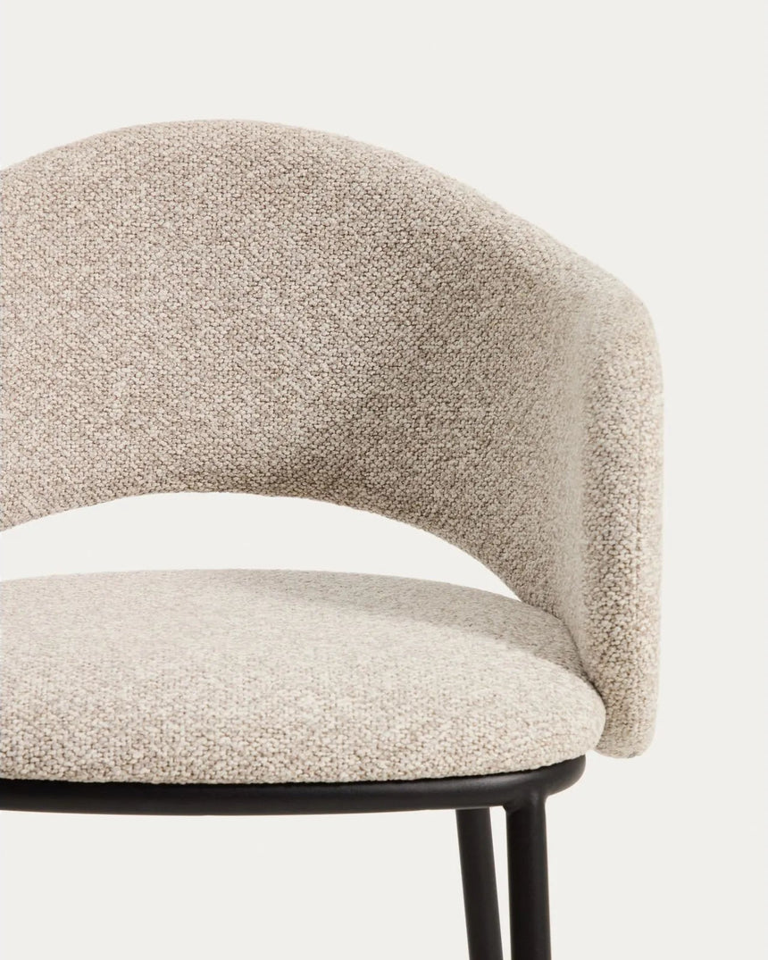 Hocker Maina aus dicker beigefarbener Chenille und Stahlbeinen mit schwarzer Beschichtung FSC Mix Credit 65 cm von Kave Home – Bild 7