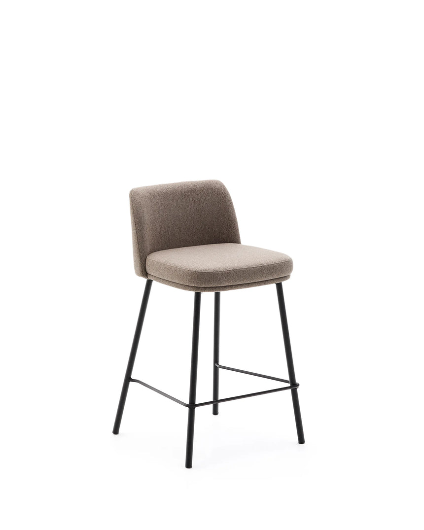 Hocker Minami aus braunem Chenille mit Stahlbeinen in Schwarz Höhe 65 cm von Kave Home – Produktbild 4