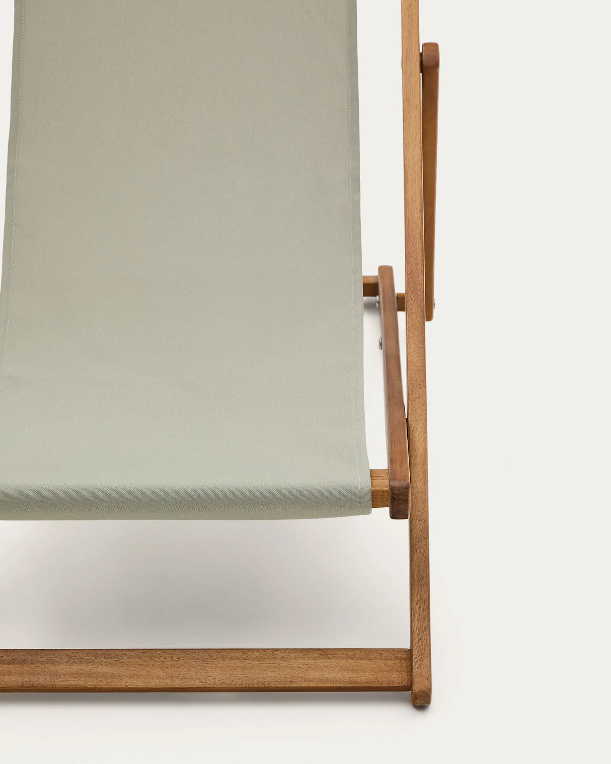 Klappbarer Outdoor-Liegestuhl Adredna für Kinder in Grün aus massivem Akazienholz FSC 100 % von Kave Home – Produktbild 1