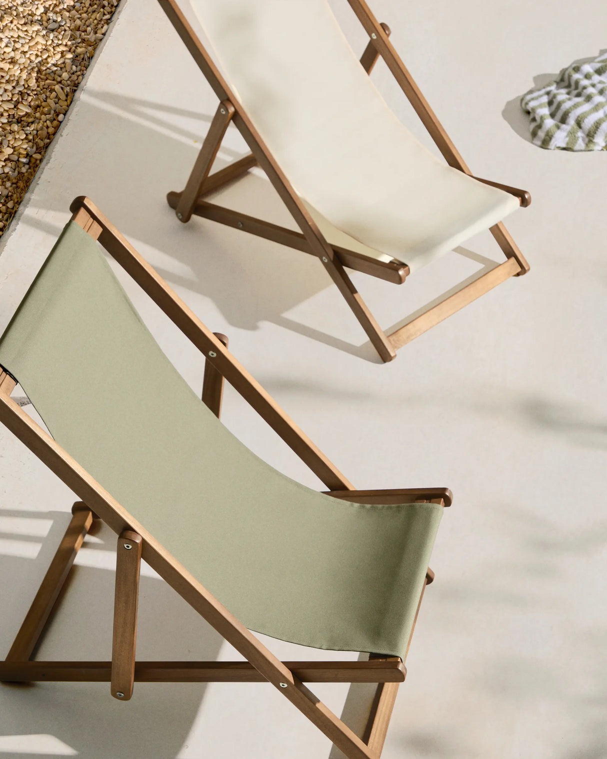 Klappbarer Outdoor-Liegestuhl Adredna für Kinder in Grün aus massivem Akazienholz FSC 100 % von Kave Home – Produktbild 7