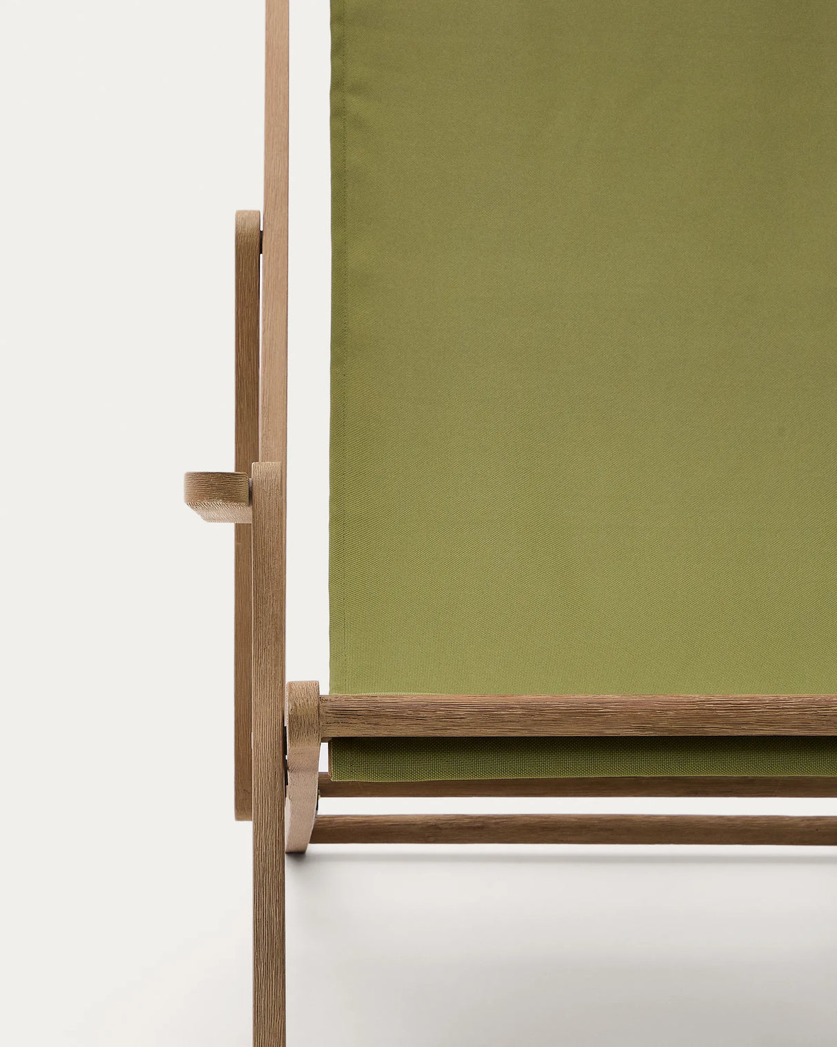 Klappbarer Outdoor-Liegestuhl Vilara in Grün aus massivem Akazienholz FSC 100% von Kave Home – Produktbild 2