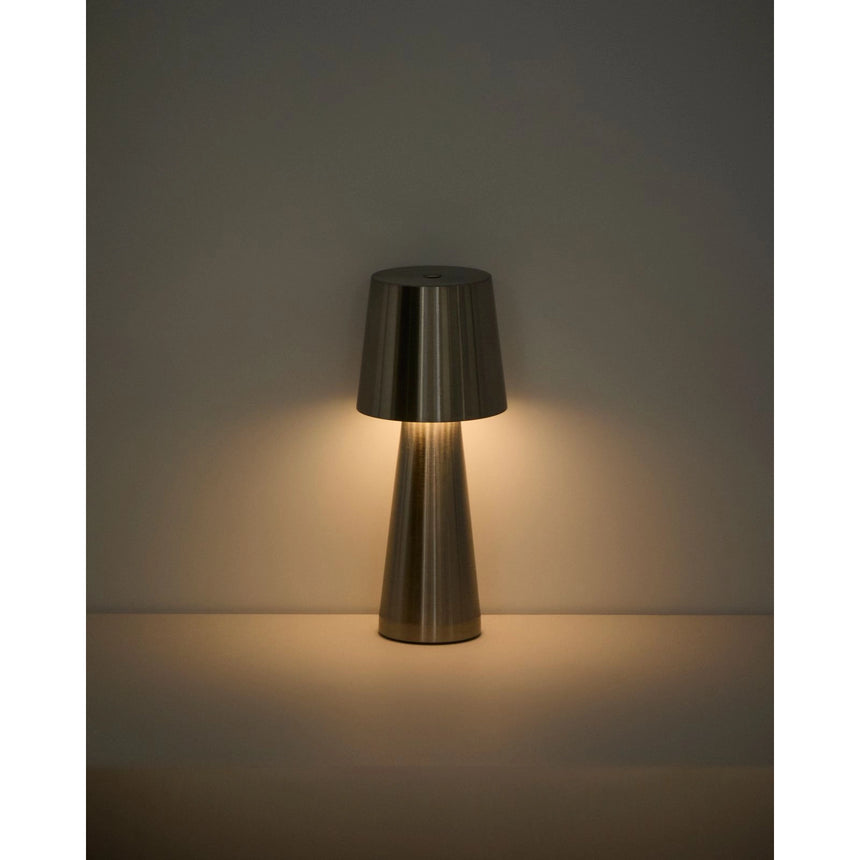 Kleine Tischlampe Arenys aus Metall mit silbern glänzendem Finish von Kave Home – Bild 7