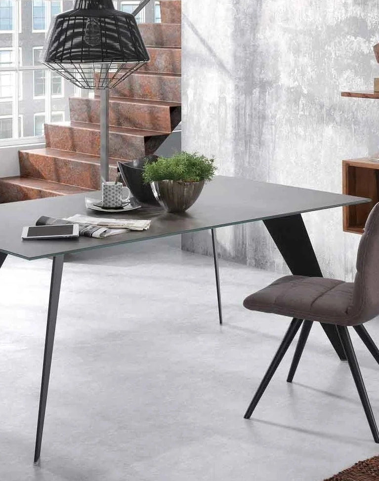 Koda Tisch aus Feinsteinzeug mit Iron Moss Finish und schwarzen Stahlbeinen 200 x 100 cm von Kave Home – Produktbild 2
